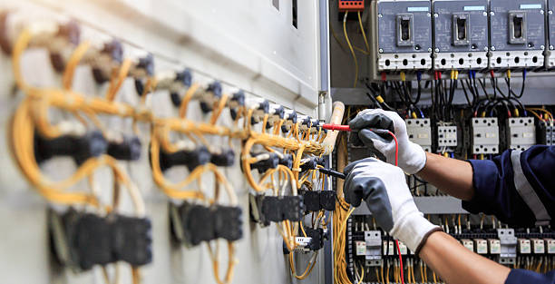 Professional Electrician technician working in Lebanon, IN